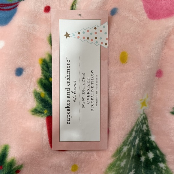 Cupcakes & Cashmere Oversized Christmas Throw - Picture 4 of 4